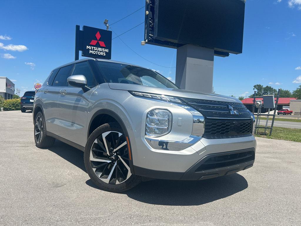 Used 2022 Mitsubishi Outlander ES AWD/4WD image 1
