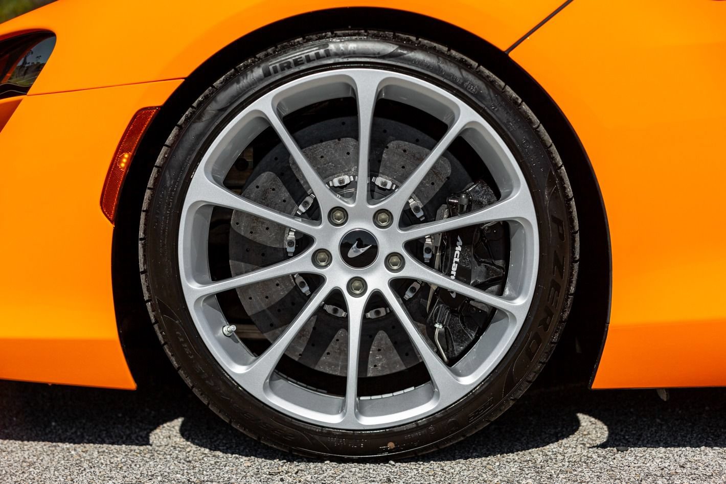 Used 2024 McLaren Artura RWD image 41