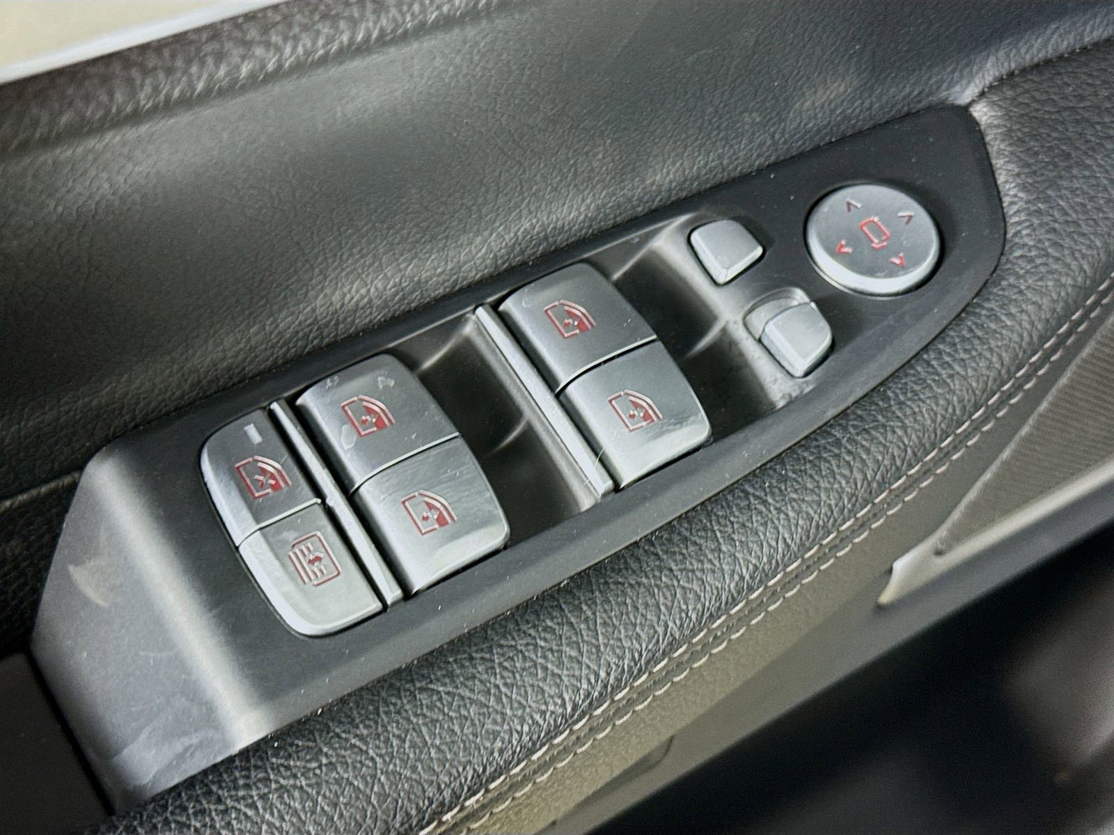 Certified 2022 BMW 740i image 18