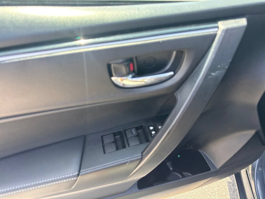 Used 2017 Toyota Corolla XLE w/ Carpet Mat Package (TMS) FWD image 18
