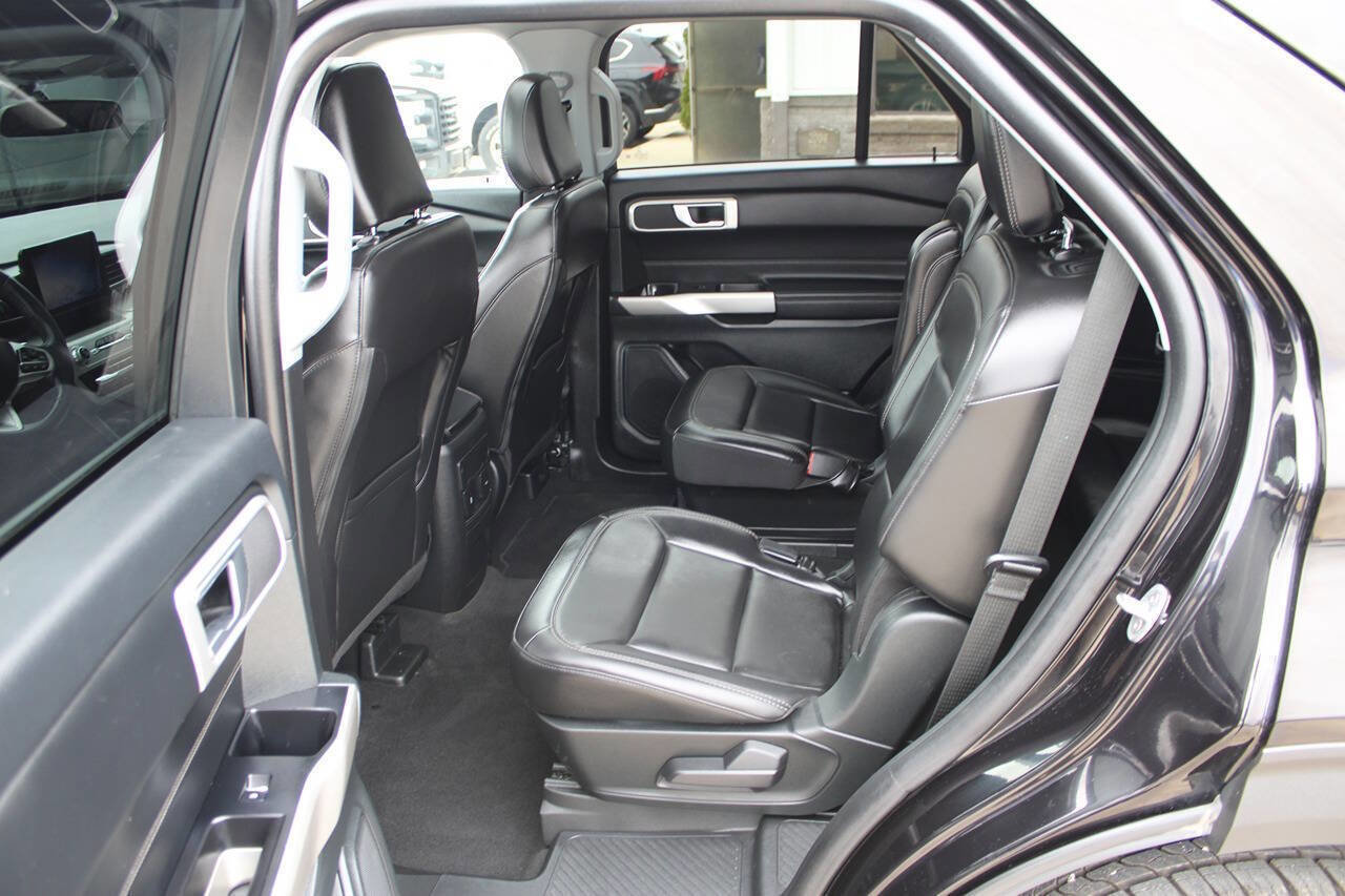 Used 2023 Ford Explorer XLT image 10