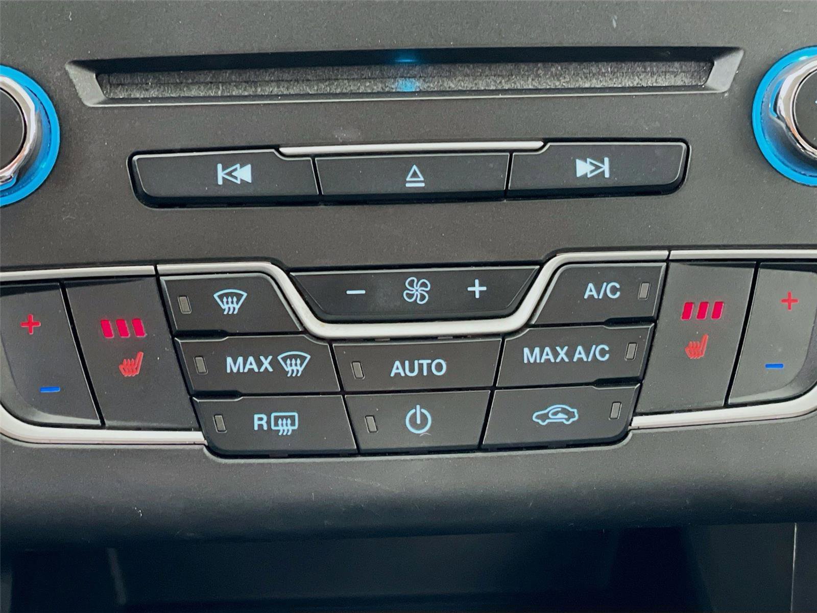 Used 2016 Ford Fusion SE w/ Equipment Group 202A FWD image 23
