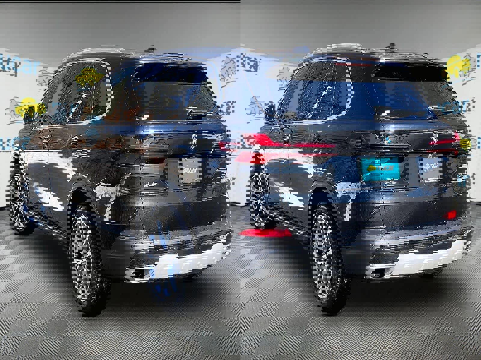 Used 2025 BMW X5 xDrive50e image 4