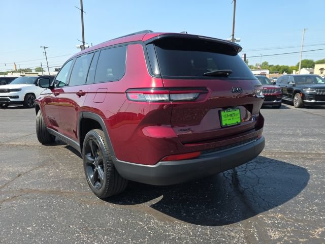 Used 2024 Jeep Grand Cherokee L Limited w/ Black Appearance Package AWD/4WD image 5