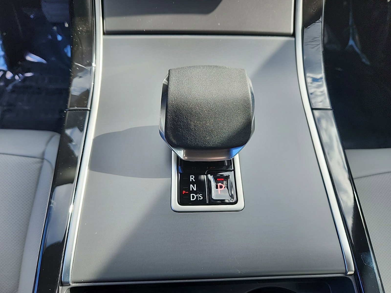 Certified 2026 Land Rover Range Rover Evoque S image 16