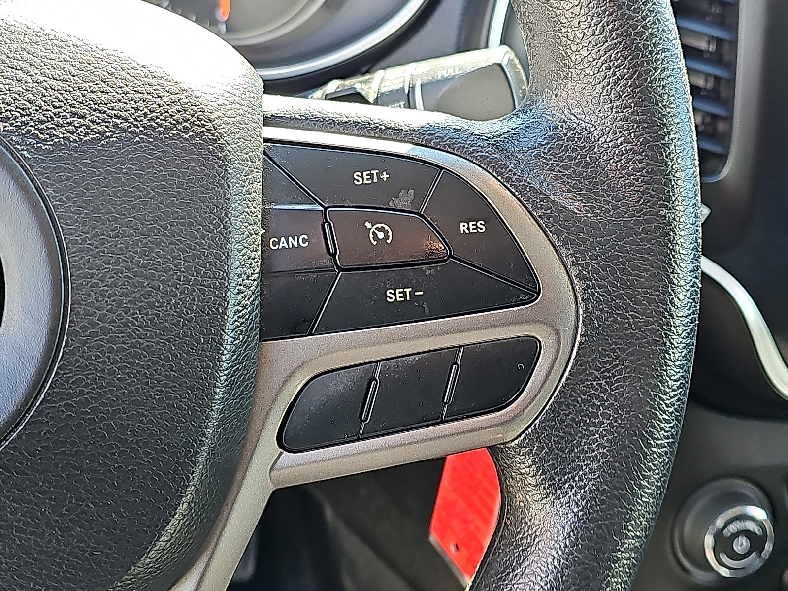 Used 2019 Jeep Cherokee Latitude w/ Popular Appearance Group image 21