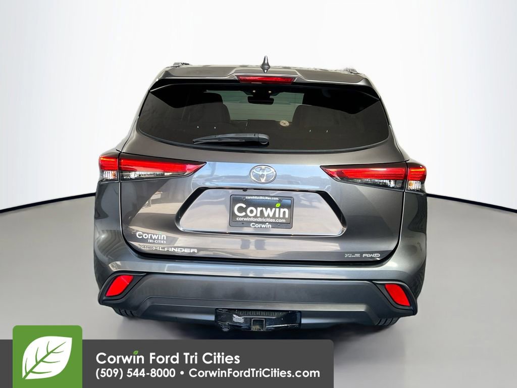 Used 2020 Toyota Highlander XLE AWD/4WD image 14