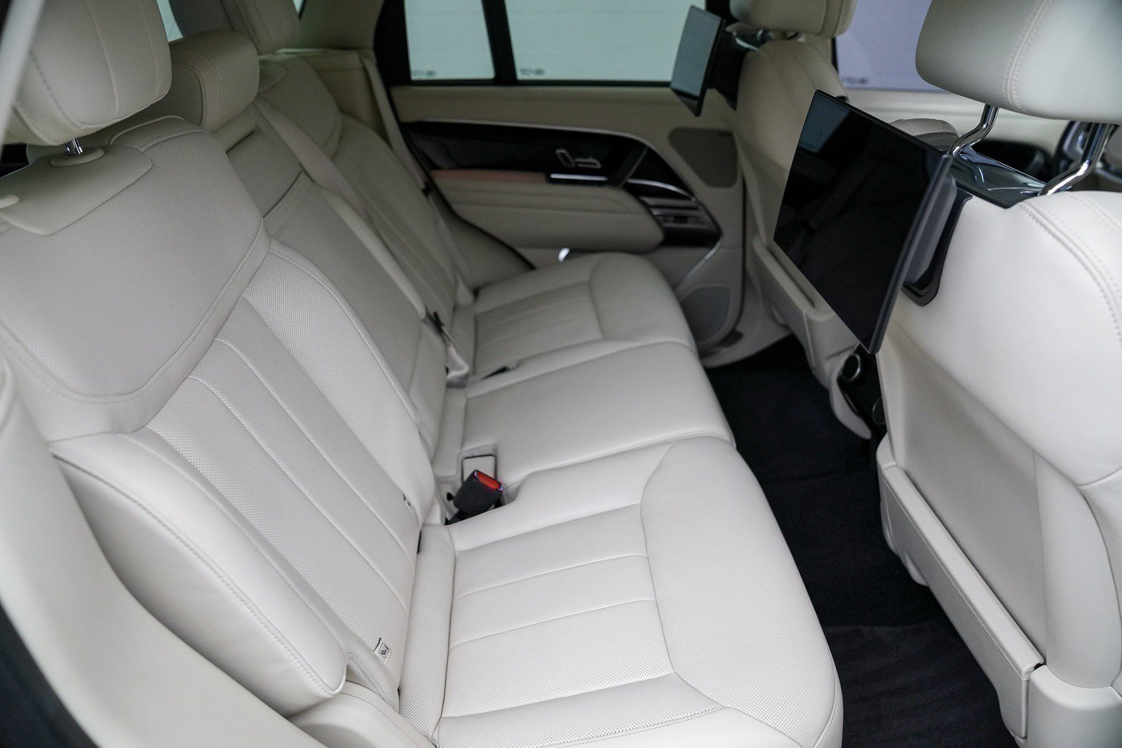 Used 2023 Land Rover Range Rover SE image 31