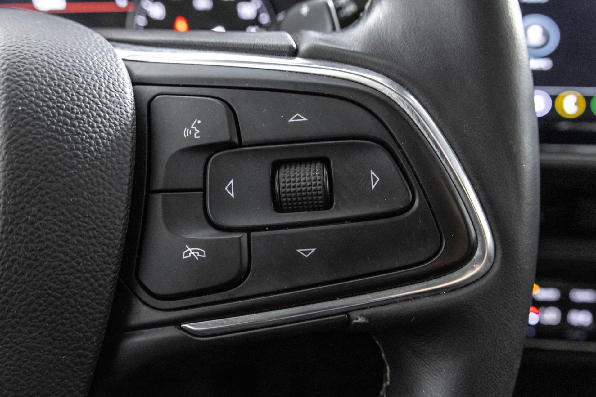 Used 2023 Buick Envision Avenir AWD/4WD image 28