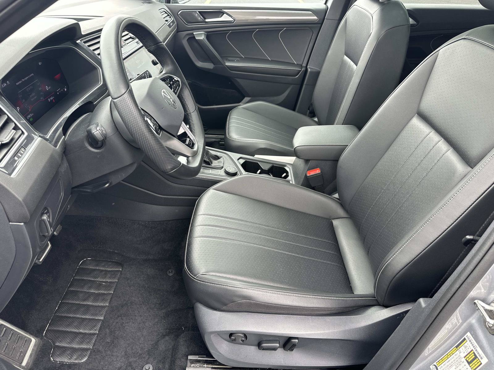 Used 2024 Volkswagen Tiguan SE R-Line AWD/4WD image 19
