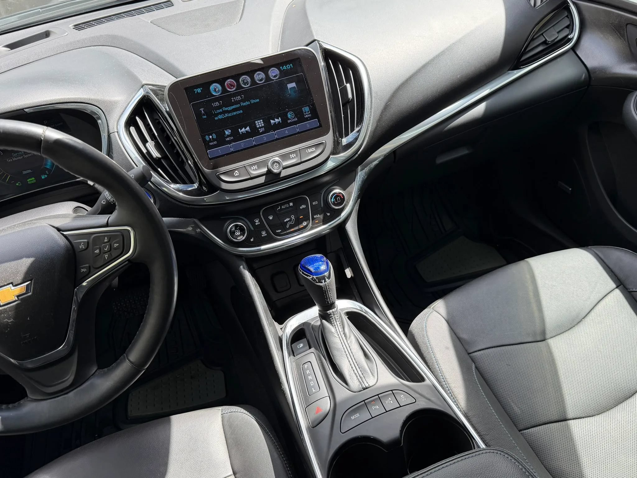 Used 2017 Chevrolet Volt Premier w/ Driver Confidence II Package FWD image 18