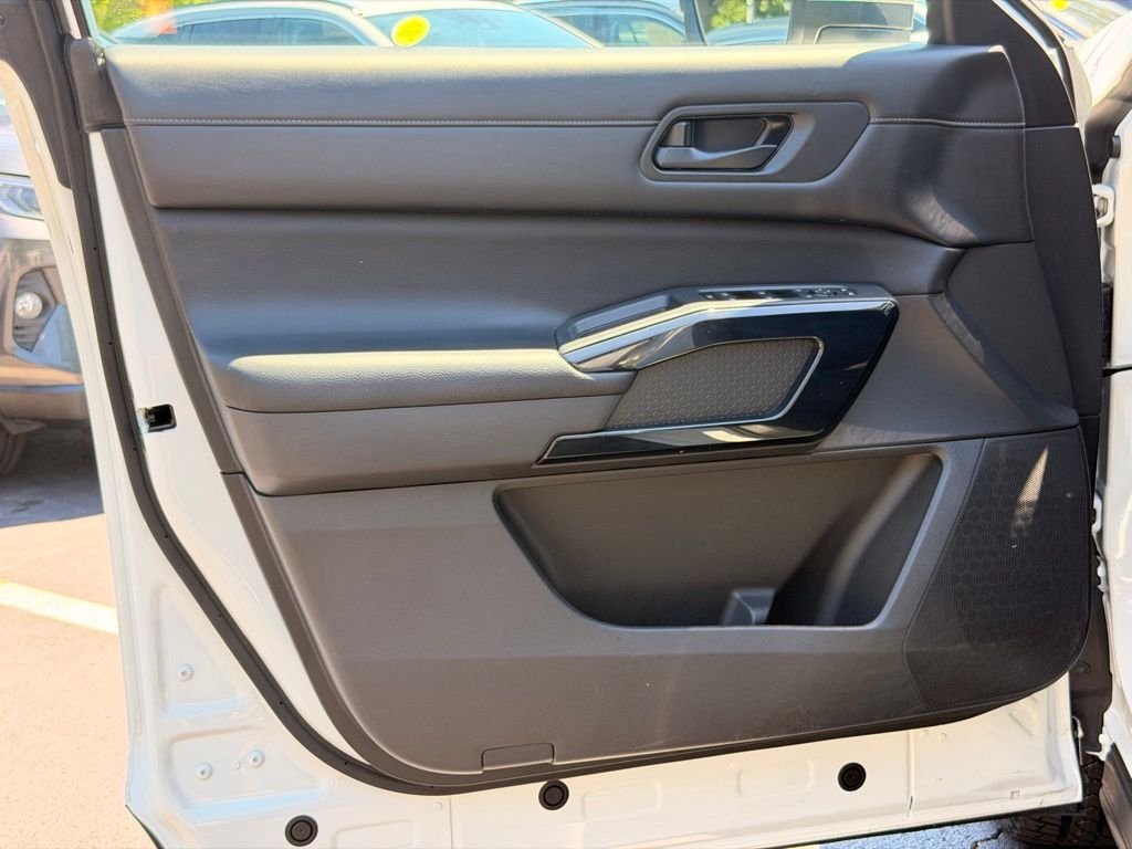 Used 2024 Nissan Pathfinder SV FWD image 27