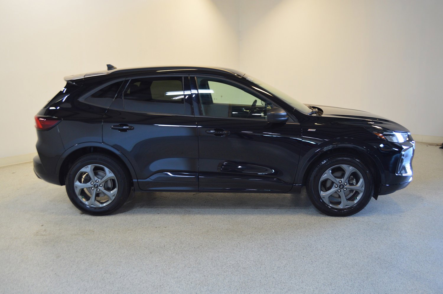 Used 2023 Ford Escape ST-Line w/ Tech Pack #1 image 2