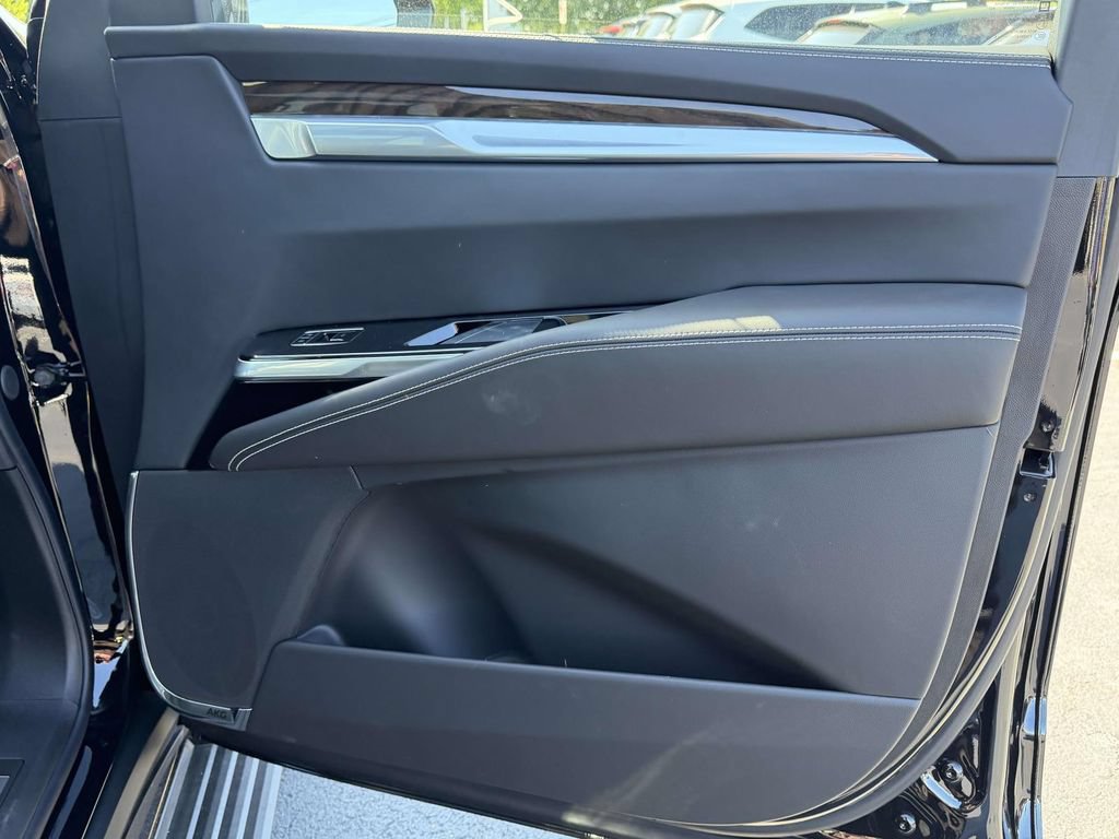 New 2026 Cadillac Escalade Platinum Luxury w/ LPO, Floor Liner Package AWD/4WD image 8
