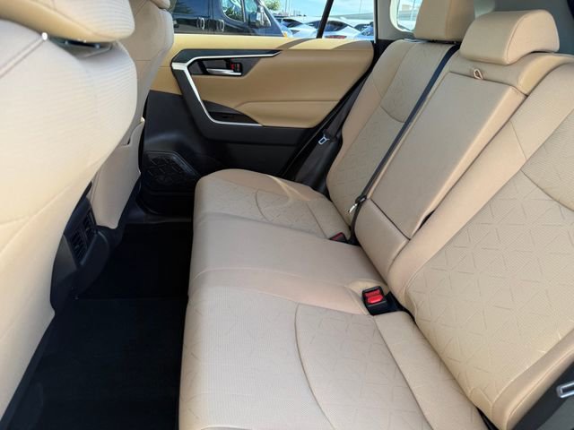 Used 2021 Toyota RAV4 XLE w/ Convenience Package image 24