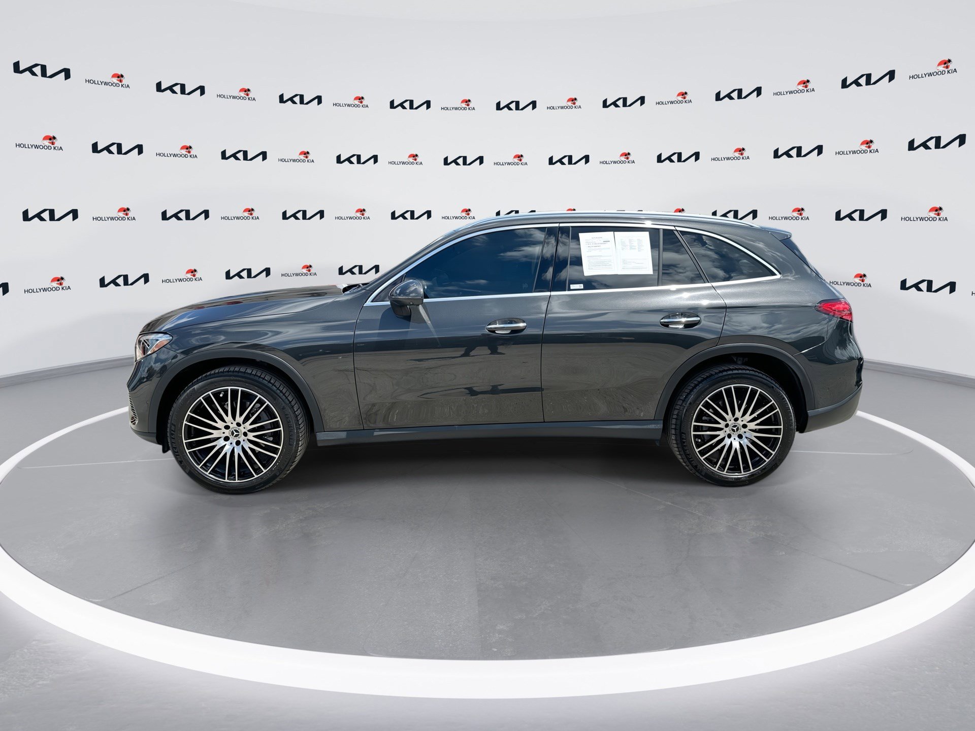 Used 2025 Mercedes-Benz GLC 300 image 5
