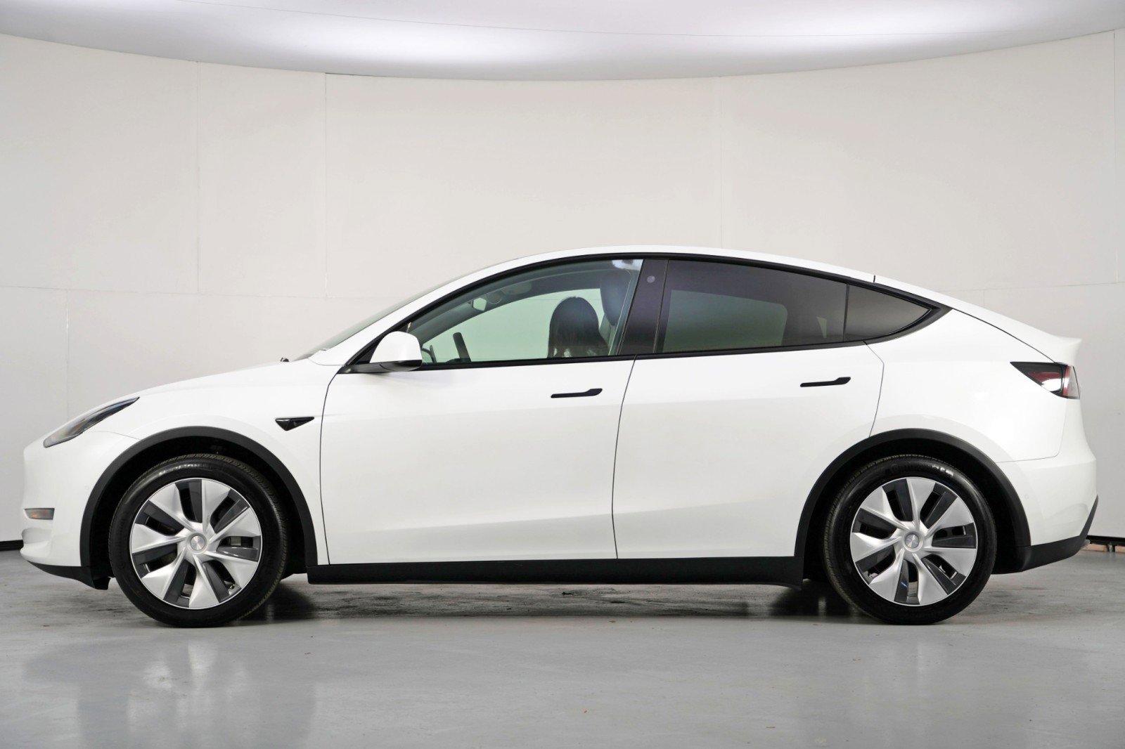 Used 2021 Tesla Model Y Long Range image 9