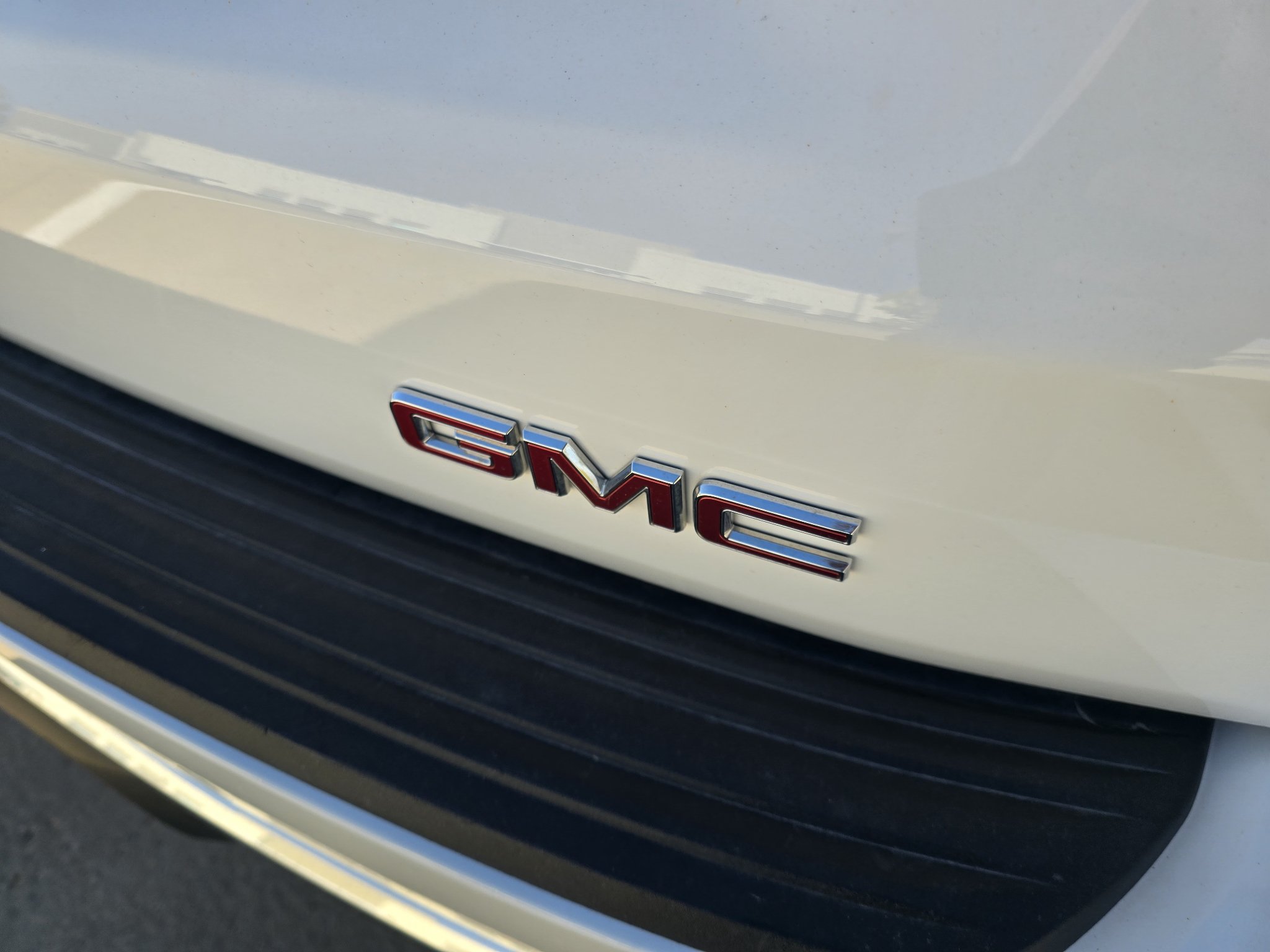 Used 2025 GMC Yukon XL Denali AWD/4WD image 12