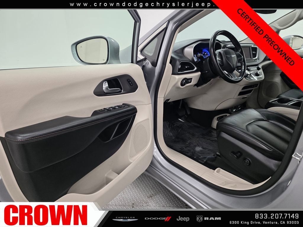 Certified 2020 Chrysler Pacifica Touring-L image 24