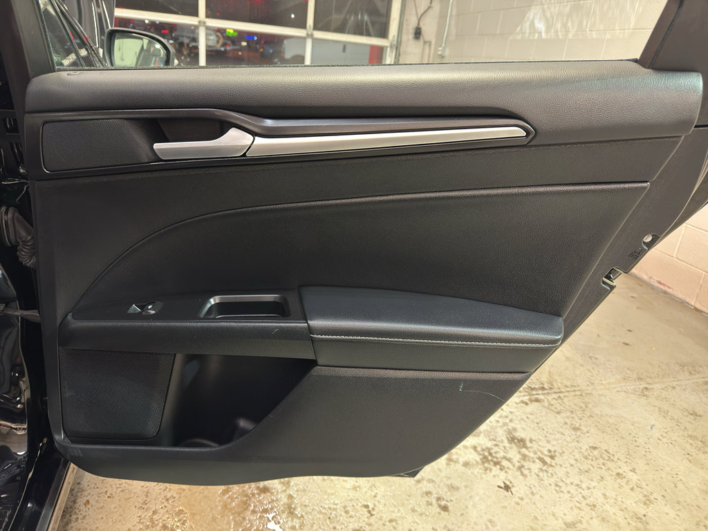 Used 2018 Ford Fusion Titanium AWD/4WD image 25