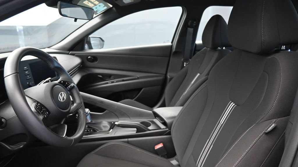 Certified 2025 Hyundai Elantra Sport FWD image 24