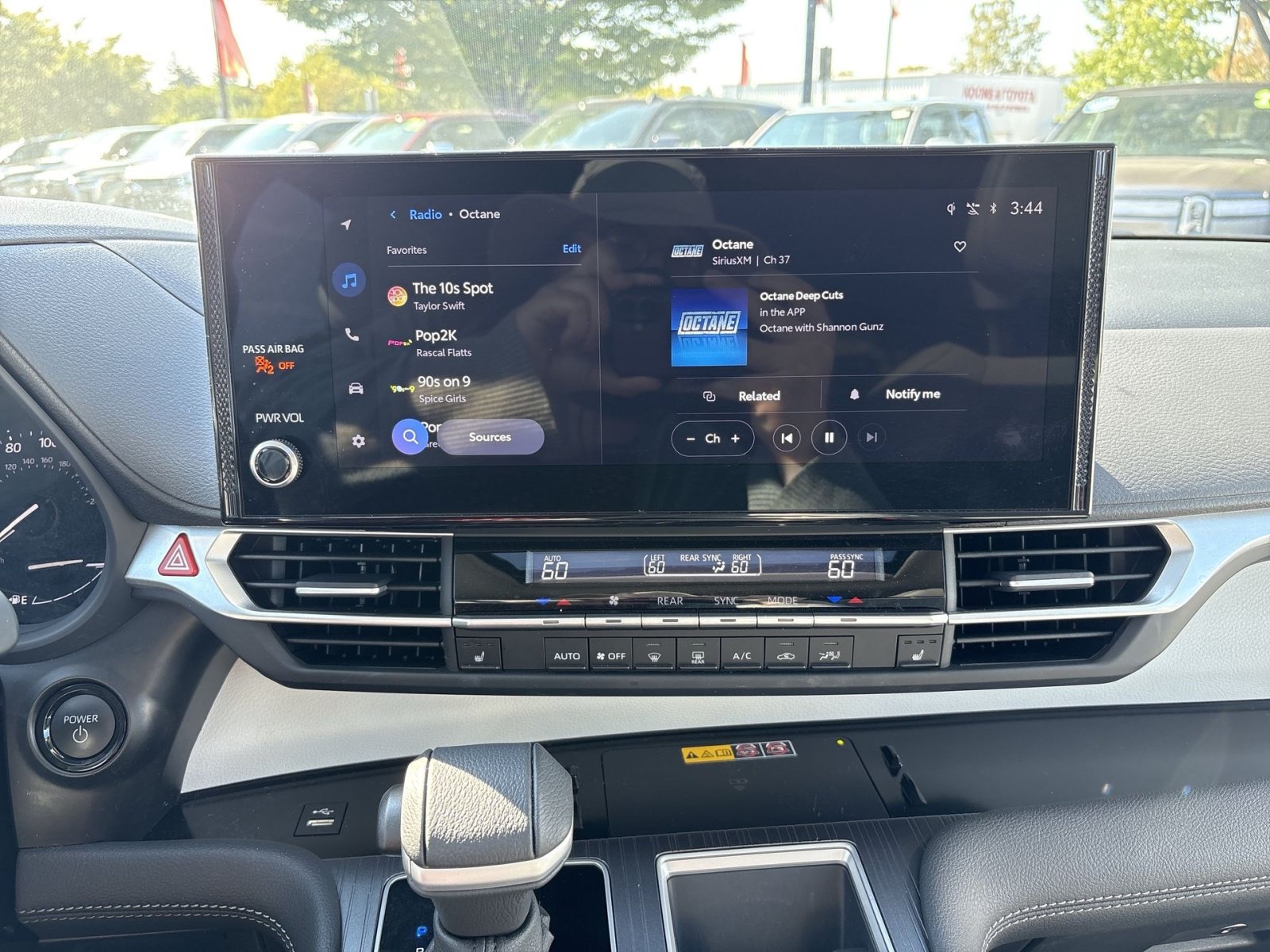 Used 2025 Toyota Sienna XLE AWD/4WD image 18