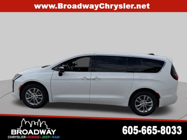 New 2027 Chrysler Pacifica Select w/ Family Tech Group FWD image 4