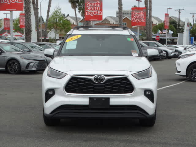 Used 2022 Toyota Highlander XLE FWD image 3