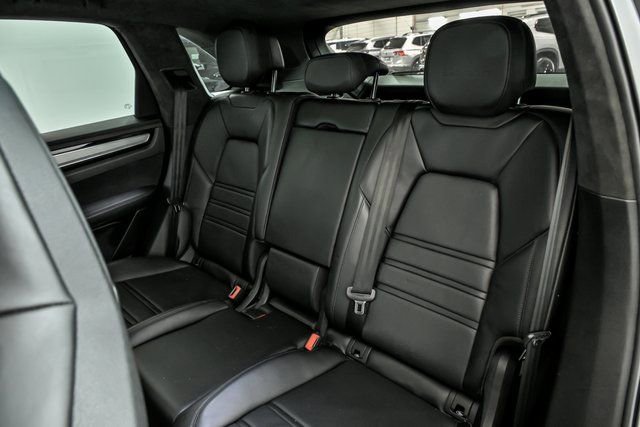 Used 2020 Porsche Cayenne Turbo image 14