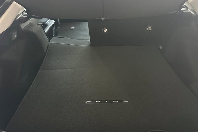 Used 2024 Toyota Prius Prime SE image 17