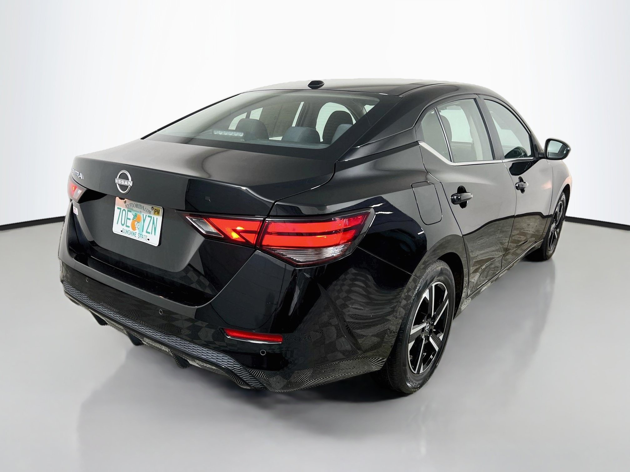 Used 2025 Nissan Sentra SV FWD image 4
