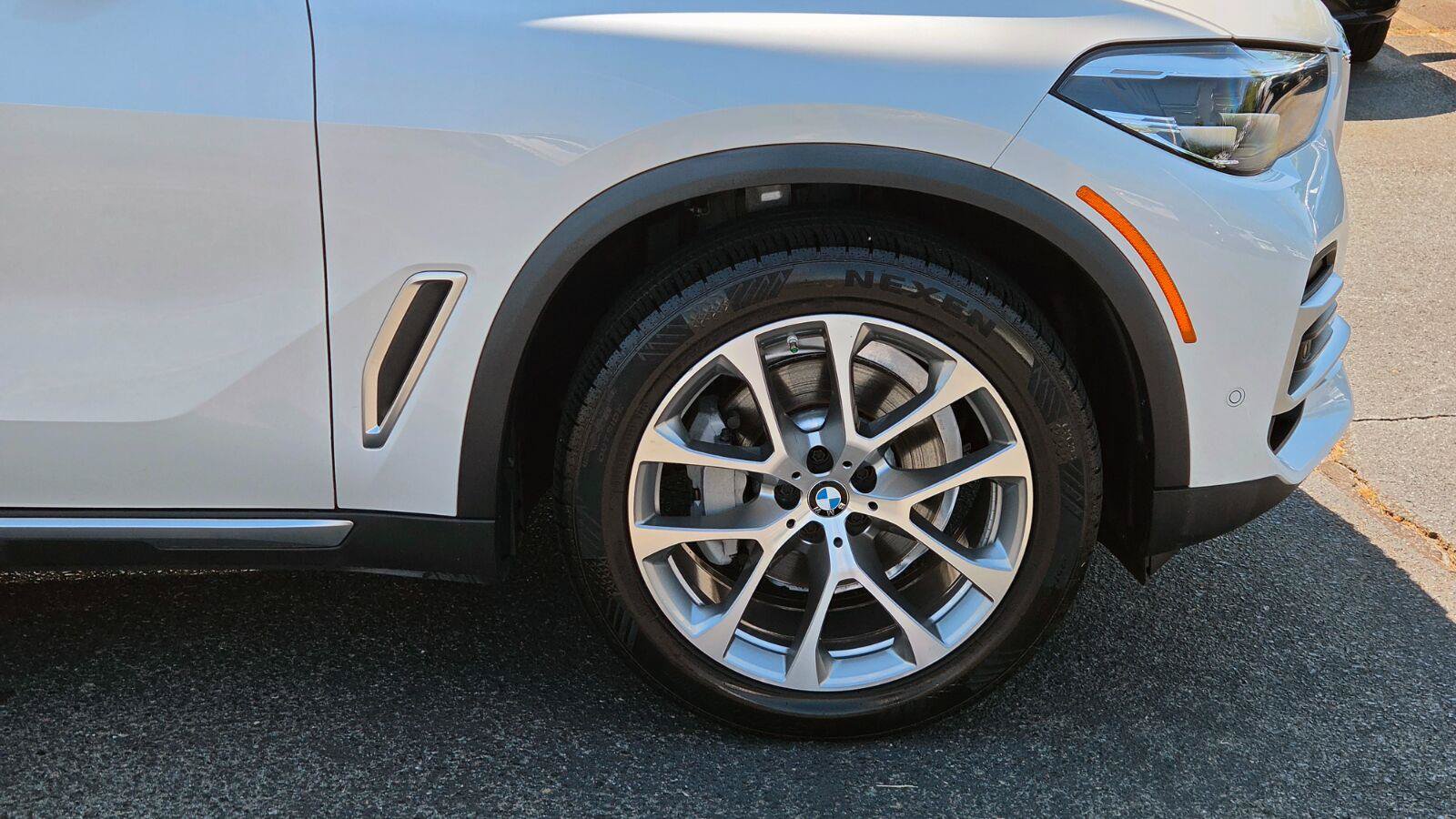 Used 2022 BMW X5 xDrive40i w/ Premium Package AWD/4WD image 16