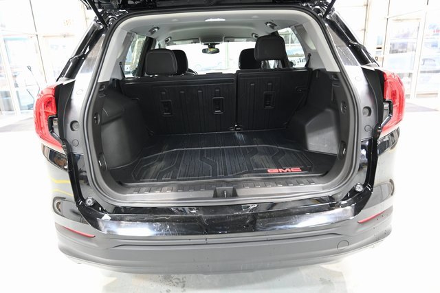 Used 2024 GMC Terrain SLE w/ Driver Convenience Package image 27