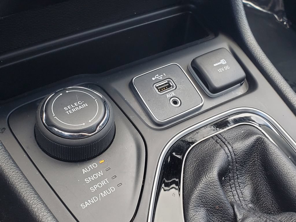 Used 2020 Jeep Cherokee Limited AWD/4WD image 23