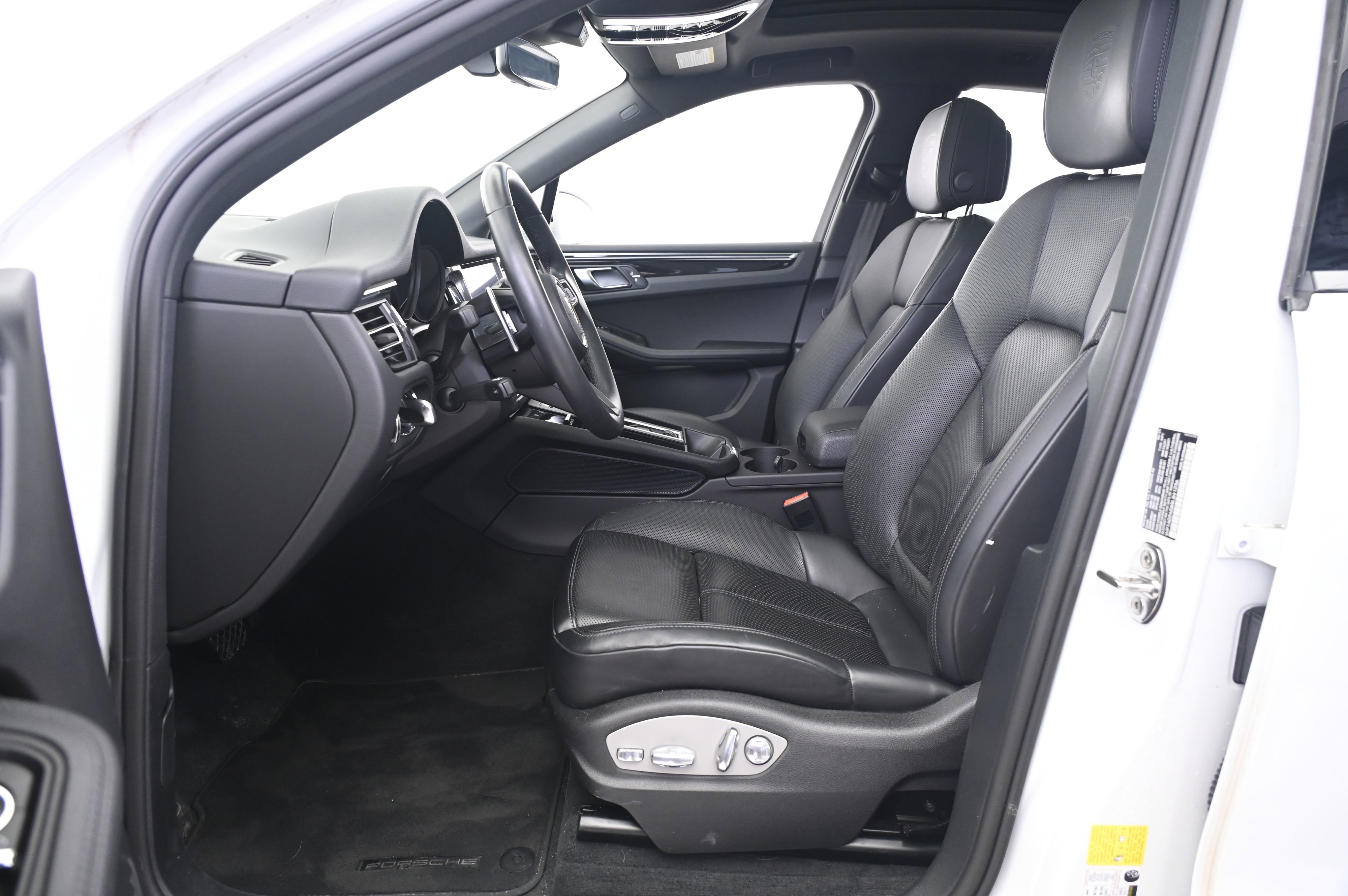 Certified 2024 Porsche Macan S AWD/4WD image 29
