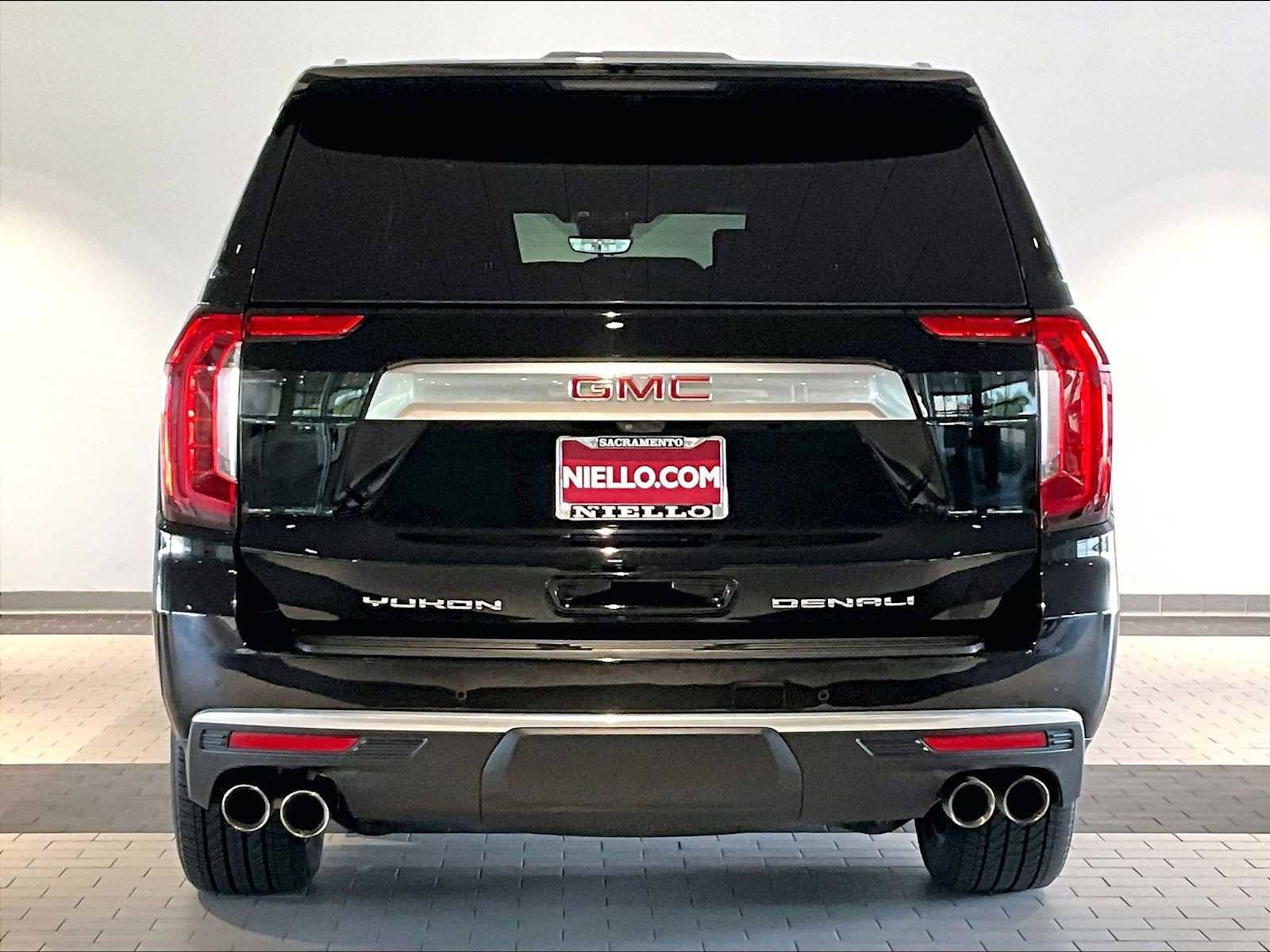 Used 2024 GMC Yukon XL Denali w/ Denali Reserve Package image 9