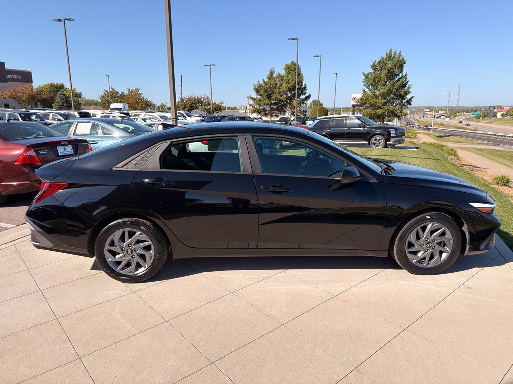 Used 2024 Hyundai Elantra SEL FWD image 10