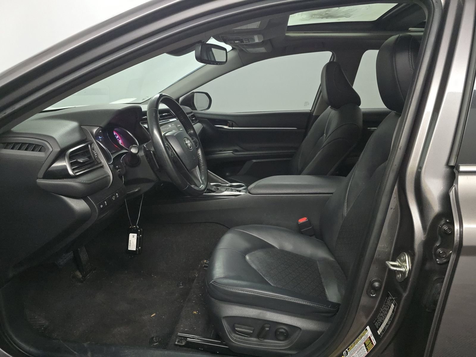 Used 2020 Toyota Camry XSE image 9