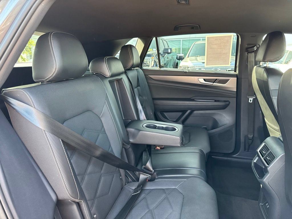 Used 2024 Volkswagen Atlas Cross Sport SE AWD/4WD image 20
