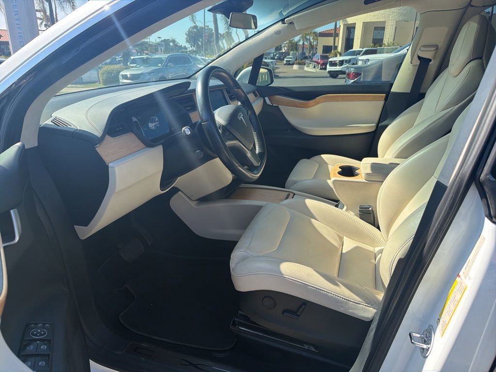 Used 2018 Tesla Model X image 6