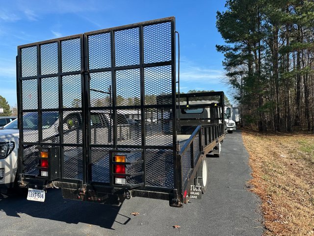 Used 2024 Isuzu NPR image 4