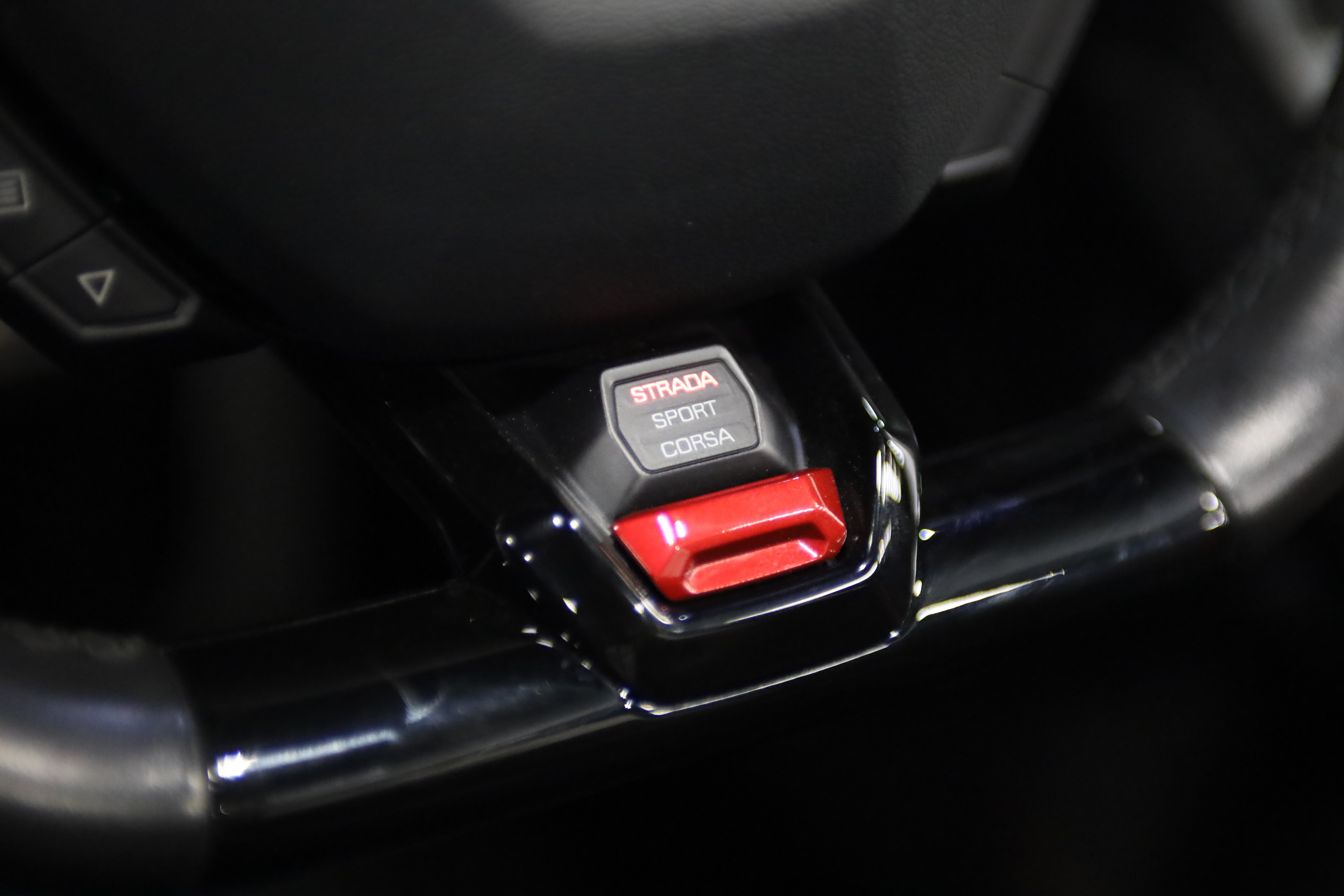 Used 2019 Lamborghini Huracan Performante AWD/4WD image 21