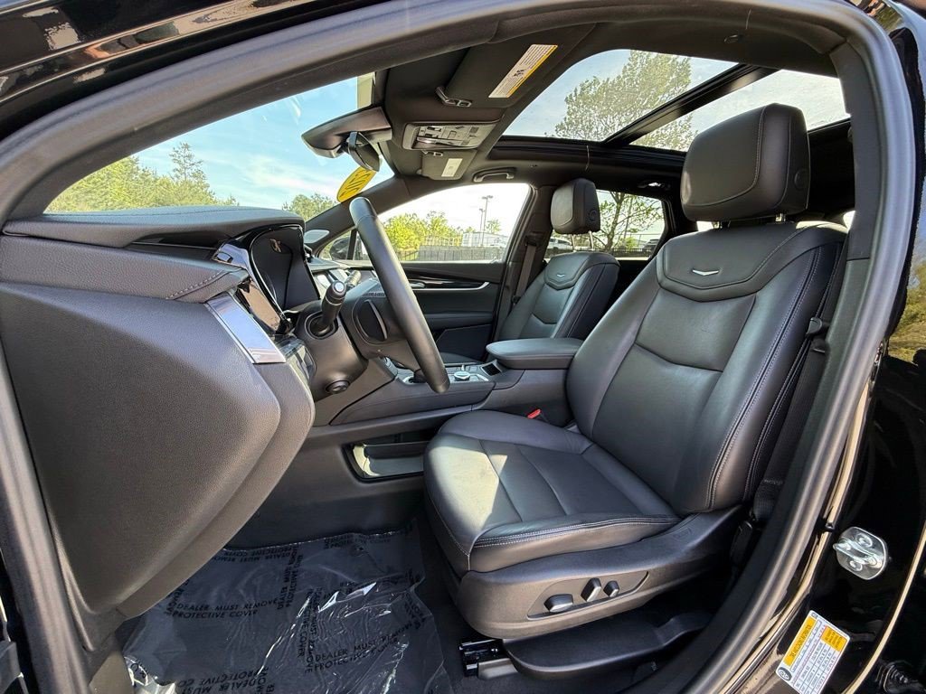 Certified 2025 Cadillac XT5 Premium Luxury image 8