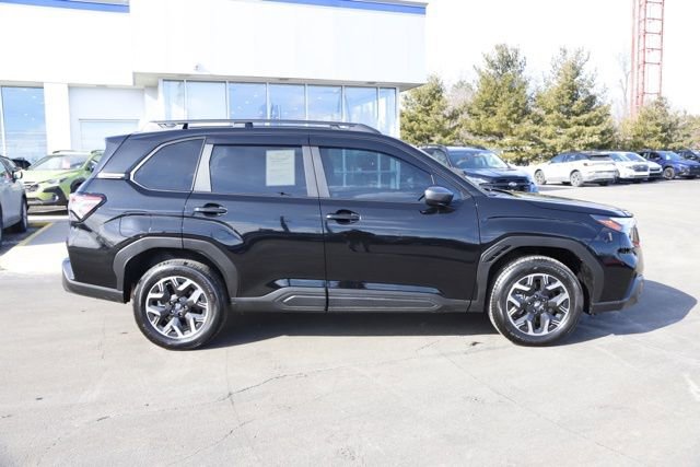 Used 2025 Subaru Forester Premium image 2