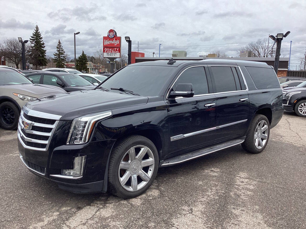 Used 2017 Cadillac Escalade ESV Luxury AWD/4WD image 5