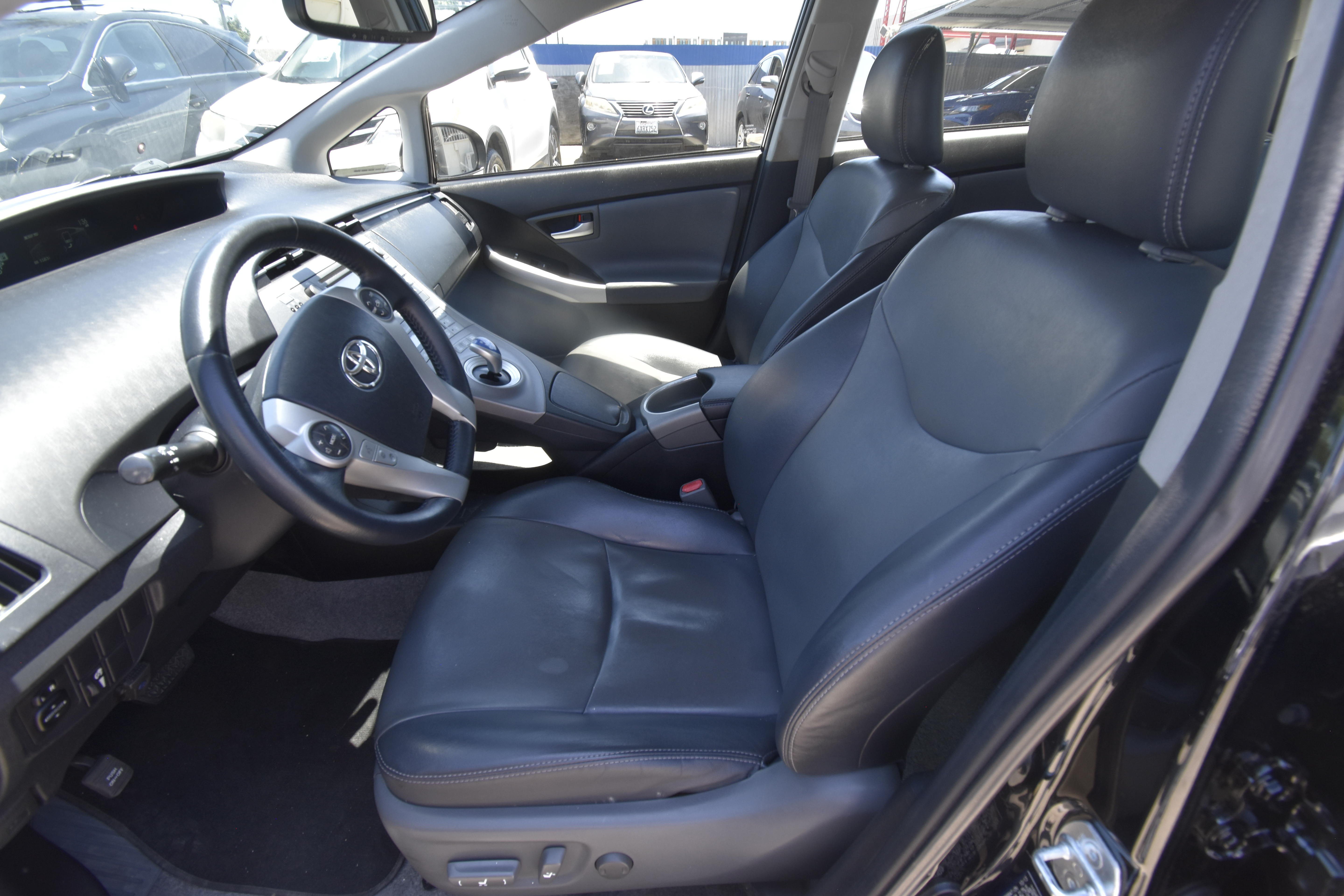 Used 2014 Toyota Prius Four FWD image 2