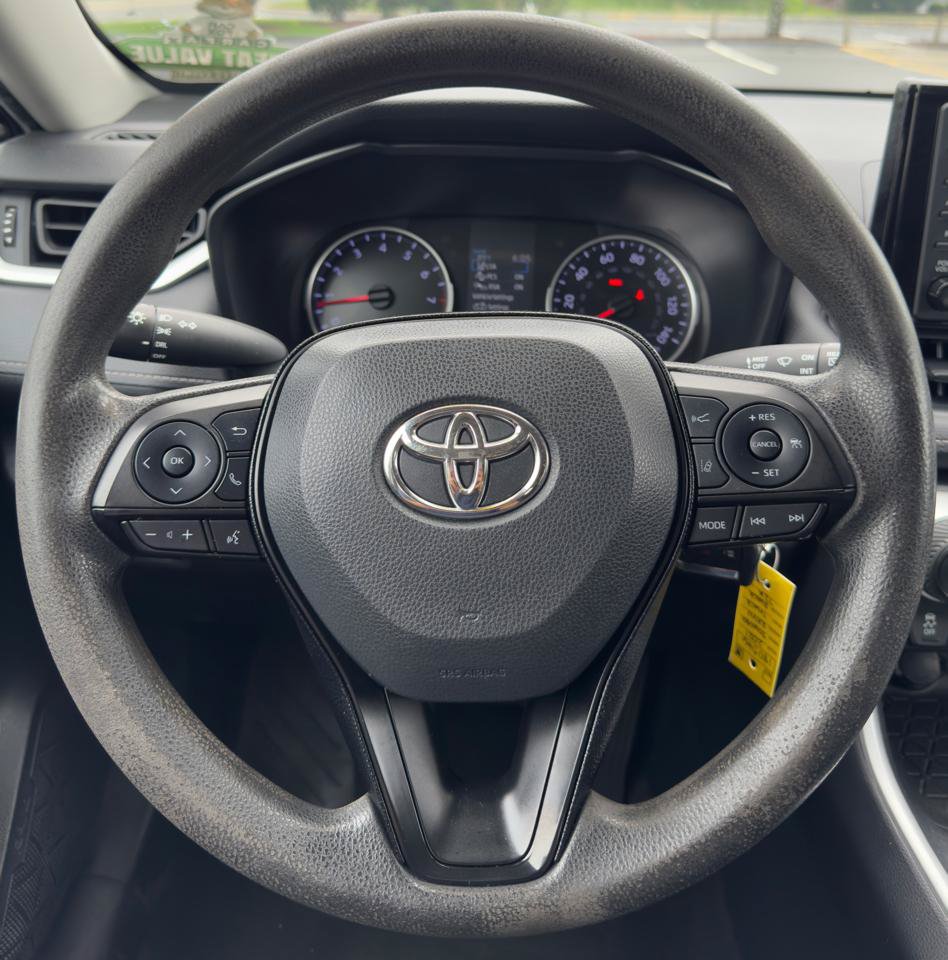 Used 2021 Toyota RAV4 LE AWD/4WD image 10