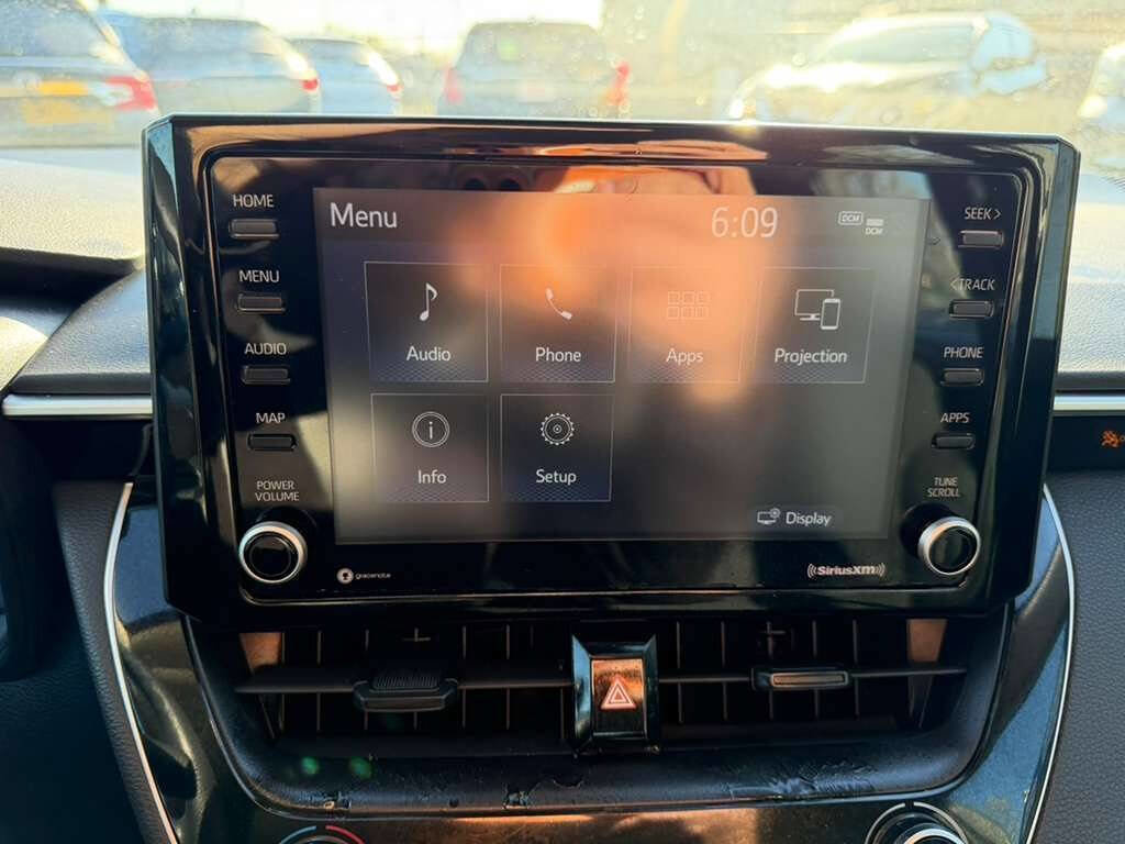 Used 2022 Toyota Corolla LE FWD image 11
