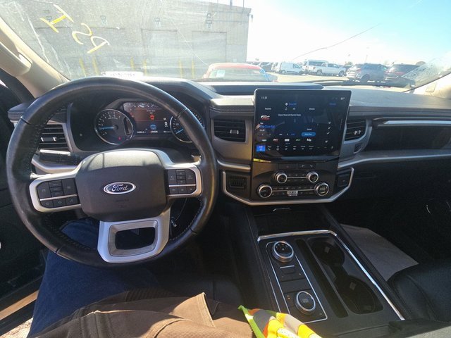 Used 2022 Ford Expedition Max XLT image 6