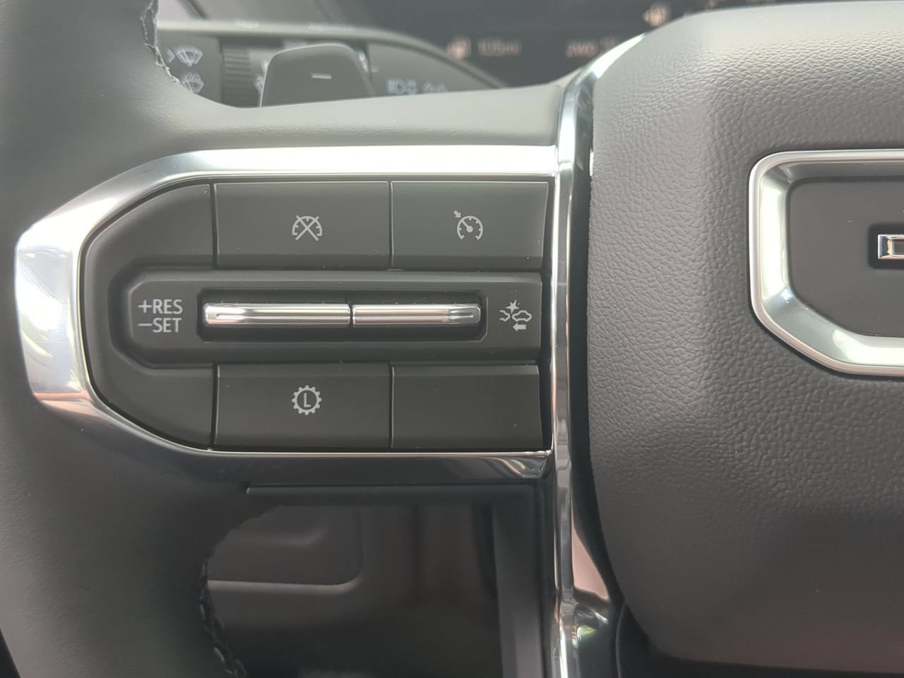 Used 2026 GMC Yukon XL Denali w/ Sun & Power Step Package AWD/4WD image 36